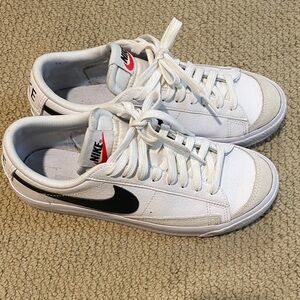 Nike Blazer Mid Shoes